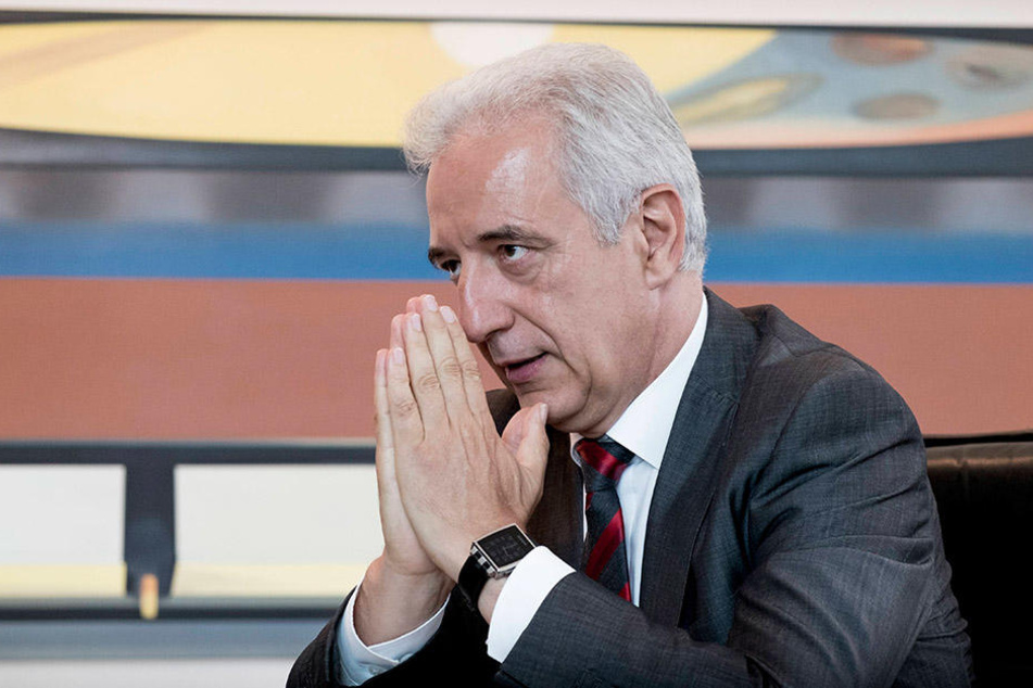 Welche Rolle spielt Stanislaw Tillich (57, CDU). Es steht Aussage gegen Aussage.