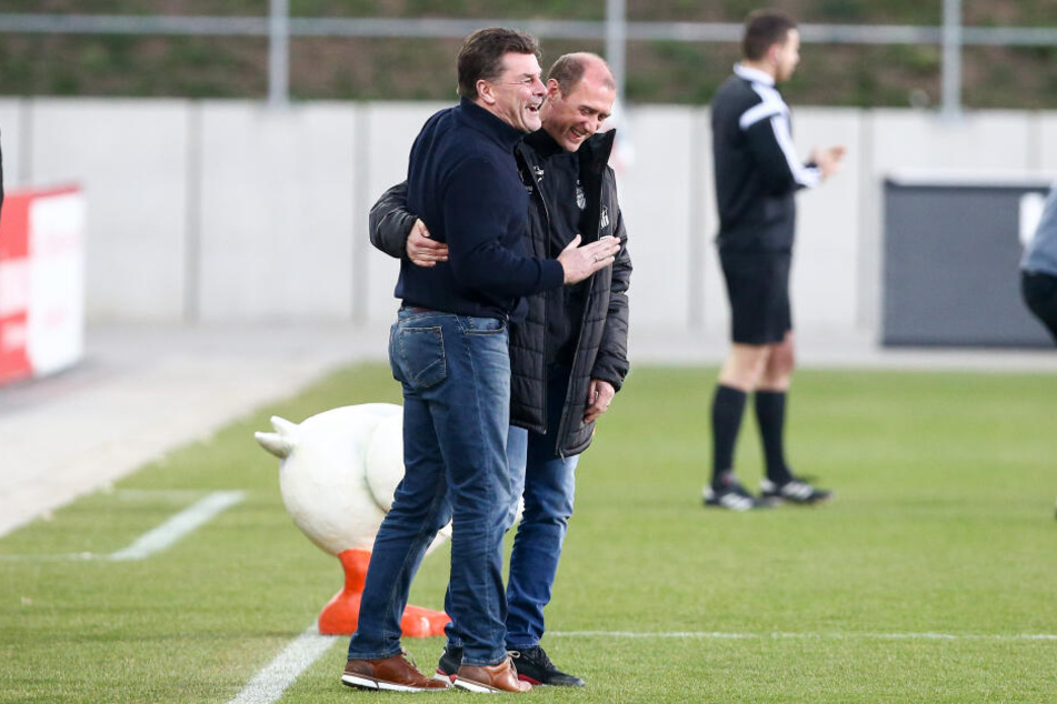 Zwei die sich verstehen: Dieter Hecking, Trainer von Mönchengladbach und FSV-Coach Joe Enochs.