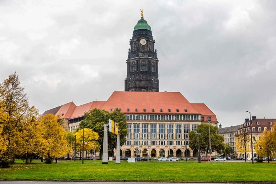 Im Rathaus sorgt sich das Denkmalschutzamt momentan um ein Geländer und nachgebaute Lampen.
