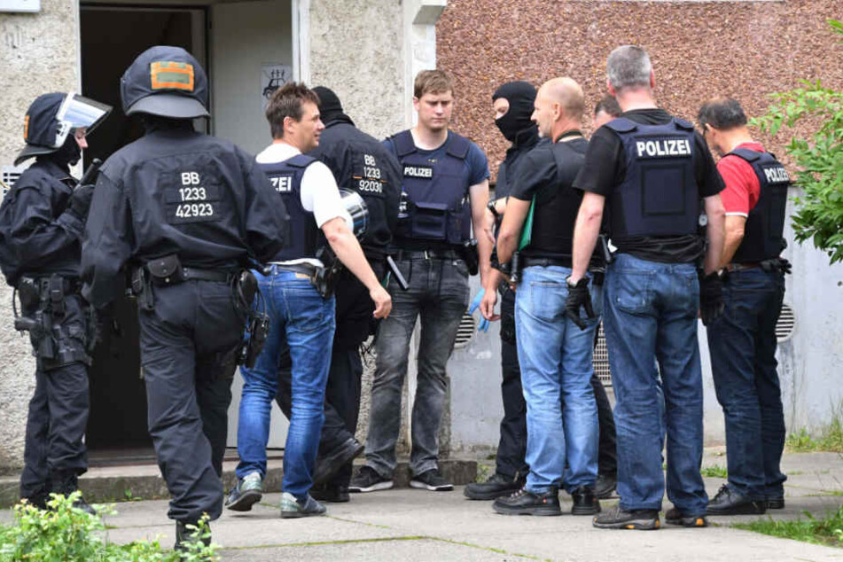 Die Polizei nahm insgesamt 16 Personen fest. (Symbolbild)