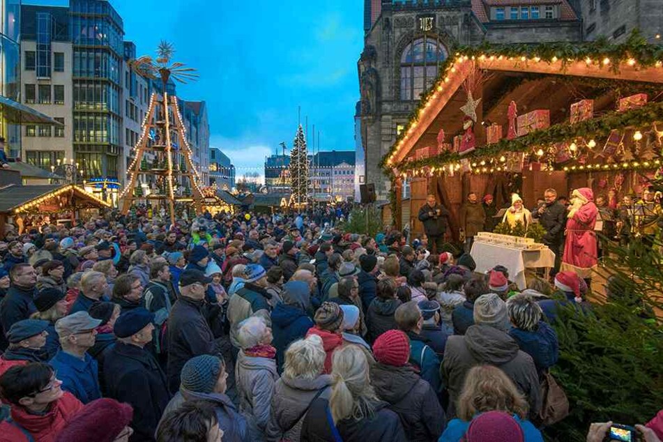 Bis 23. Dezember hat der Weihnachtsmarkt täglich von 10 bis 21 Uhr für Besucher geöffnet. Über 200 Buden locken mit Leckereien und Geschenken.
