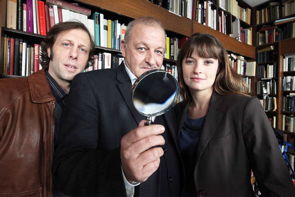 Leonard Lansink (Mitte) spielt Georg Wilsberg. An seiner Seite sind Oliver Korittke (links) und Ina Paule Klink.