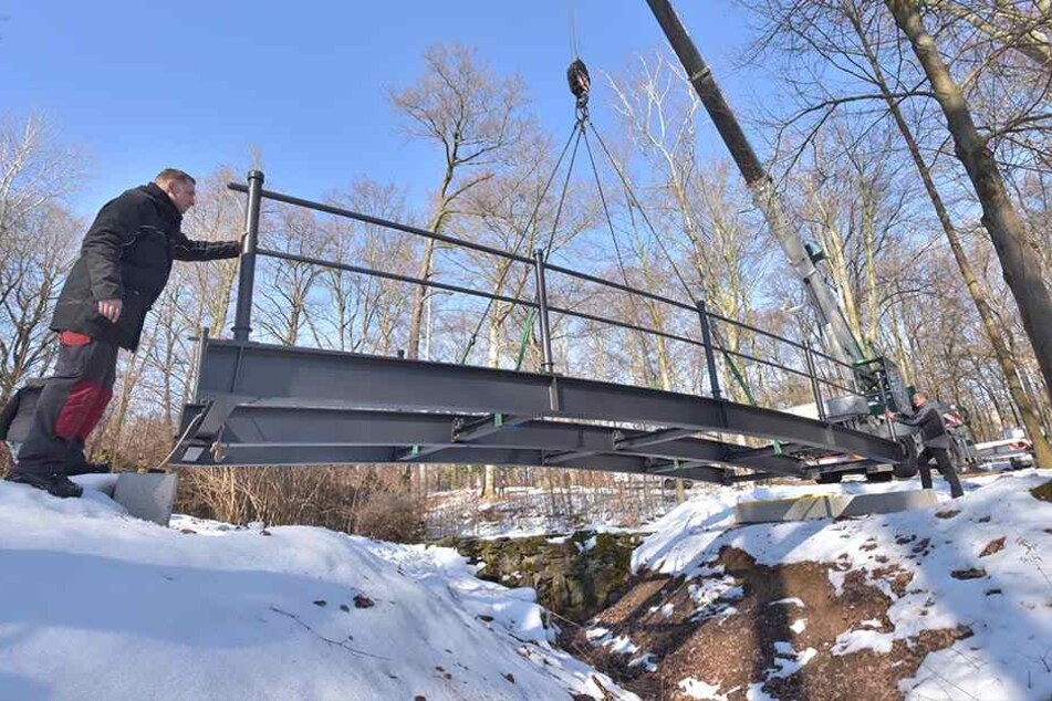 Endlich führt wieder eine zehn Meter lange und 3,75 Meter breite Brücke über
den Sauborn im Küchwald.