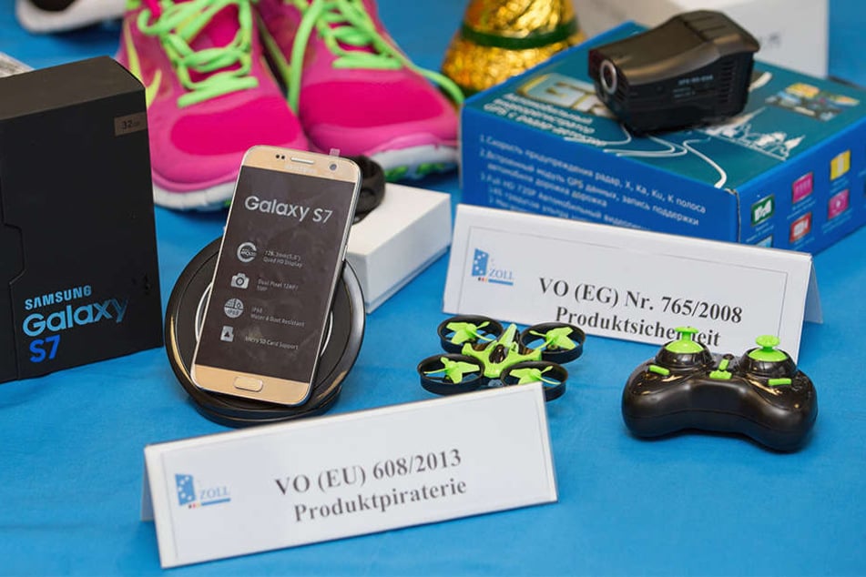 Handys, Spielkonsolen oder Schuhe: All dies sind beliebte Fälscher-Artikel.