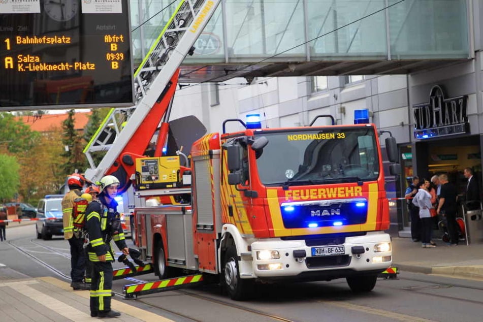 Die Feuerwehr musste anrücken und das Einkaufszentrum absperren.