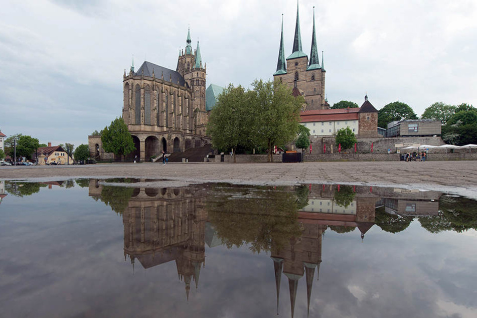 Kirchen gewähren Flüchtlingen Unterschlupf, bis die Frist zur Abschiebung verstrichen ist, die Zahlen für Kirchenasyl sind aber rückläufig.