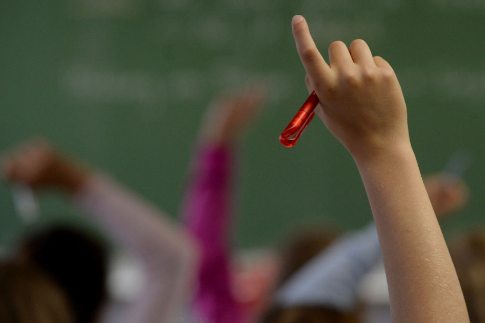 Wenn Schulstunden ausfallen, wird an der Grundschule auch mal eine Mutter als Lehrer-Vertretung eingesetzt. (Symbolbild)