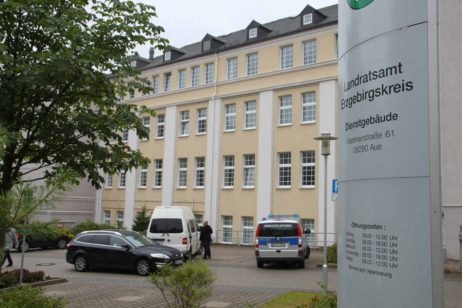 Im Landratsamt in Aue hat es am Freitag eine Bombendrohung gegeben.