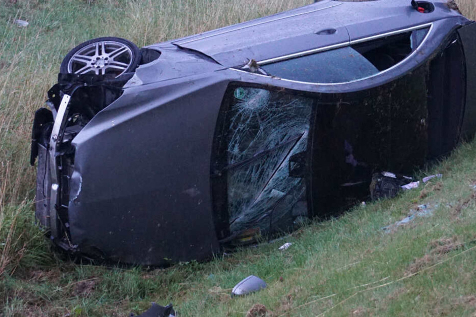 Der Mercedes-Fahrer überschlug sich mit seinem Wagen.