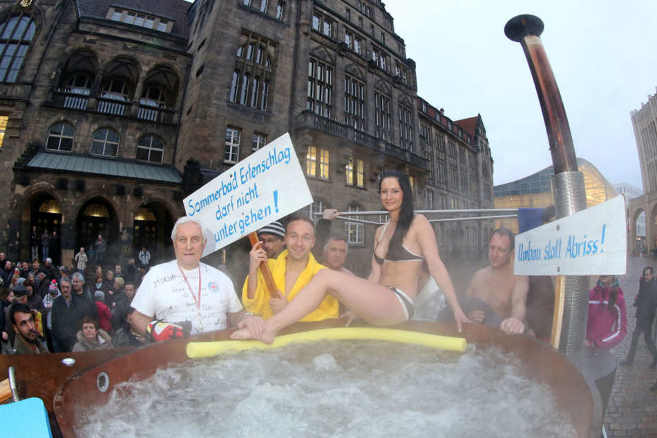 Auch die Kämpfer für den Erhalt des Sommerbades Erfenschlag werden an der Demo teilnehmen (Archivfoto).