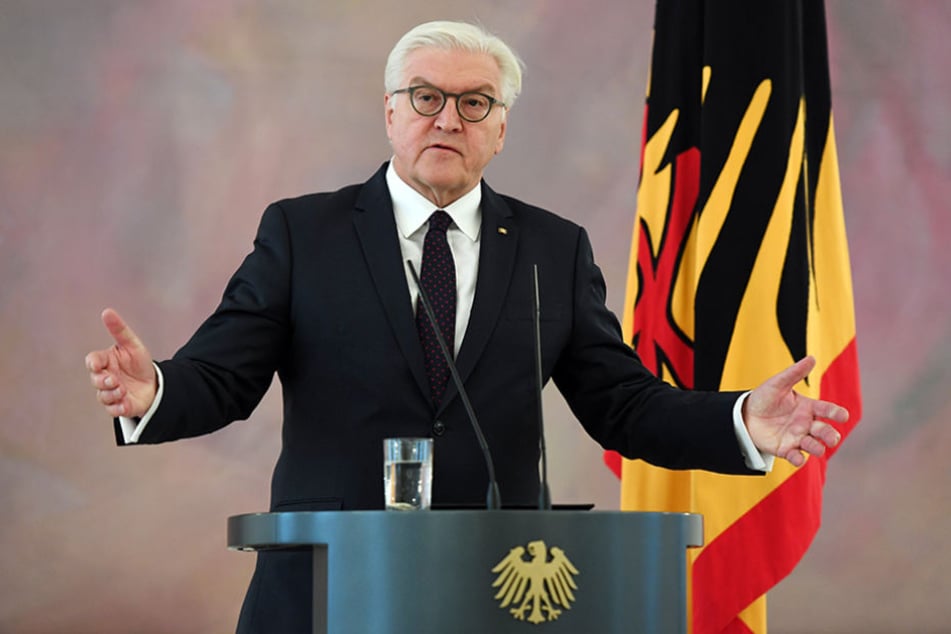 Bundespräsident Frank-Walter Steinmeier gibt in Berlin im Schloss Bellevue eine Erklärung ab.