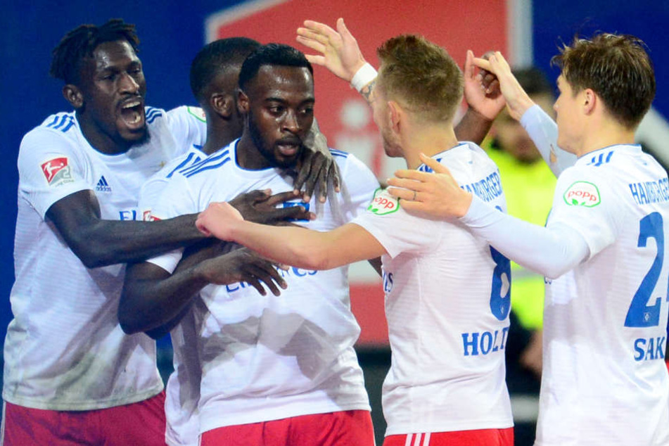Am Ende freute sich der HSV nicht nur über das Tor von Khaled Narey (3. von links), sondern auch über den Sieg.
