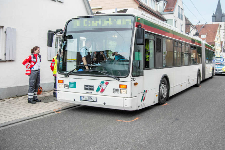 Während das Mädchen schwer verletzt wurde, kam der fünfjährige Bruder mit leichten Schrammen davon.