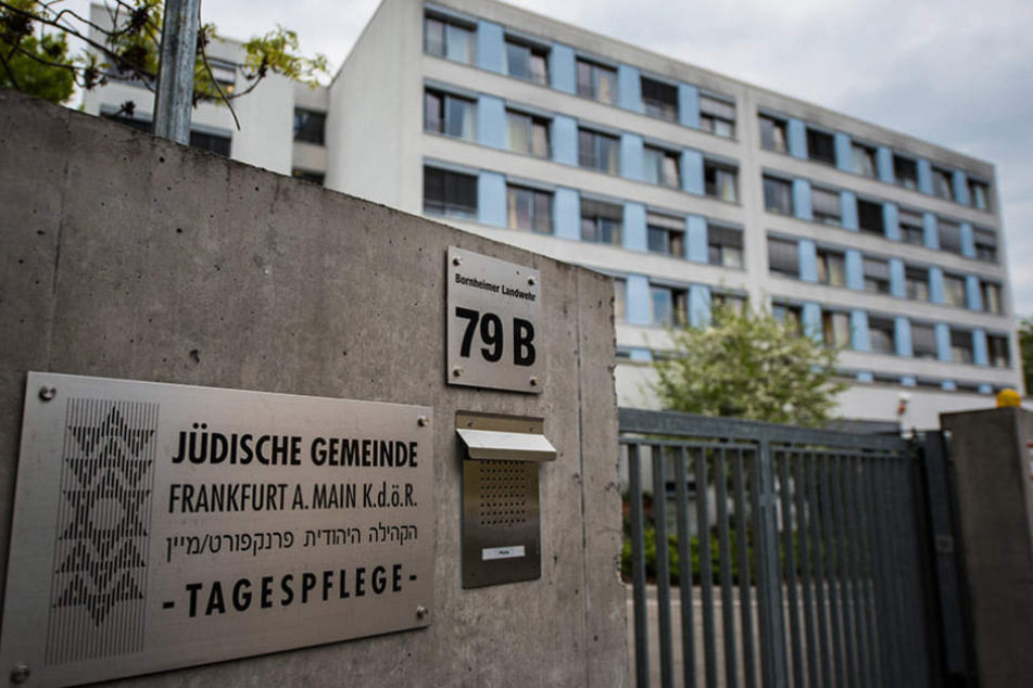 In dem Altenzentrum der jüdischen Gemeinde war ein Feuer ausgebrochen - eine Frau verstarb.
