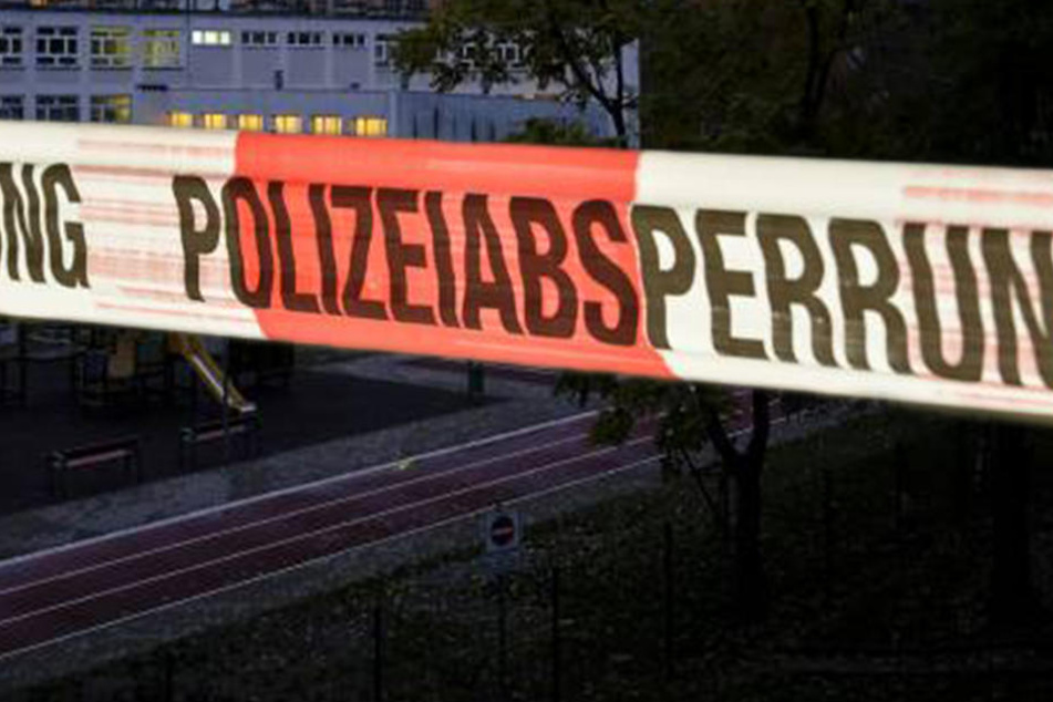 Ein Sondereinsatzkommando stürmte die Wohnung in der dritten Etage eines Mehrfamilienhauses. (Symbolbild)
