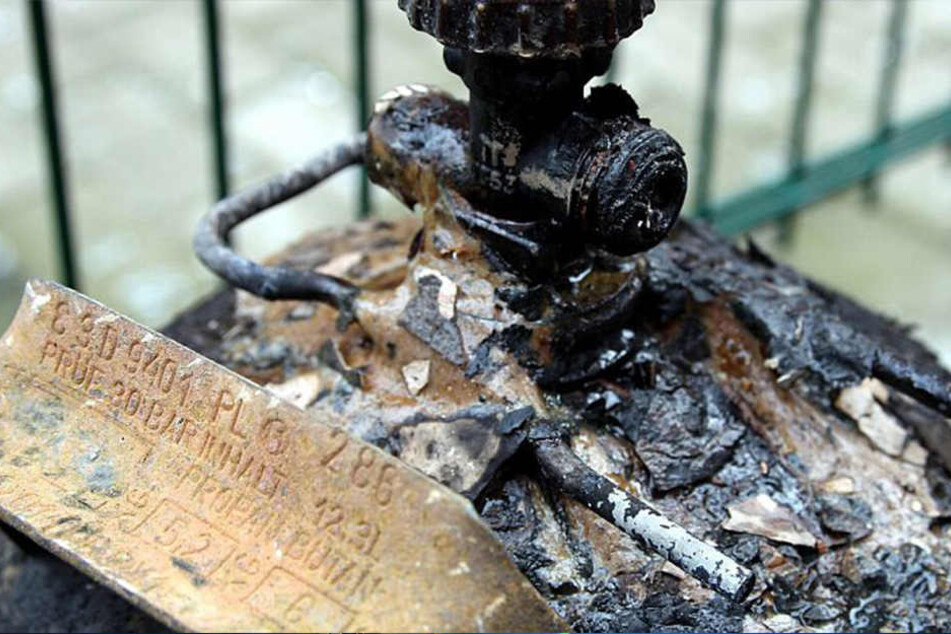 Hoch gefährlich: Der Schlauch einer Gasflasche ging in Flammen auf. Das Feuer frass sich bis ins Schlafzimmer eines Senioren.