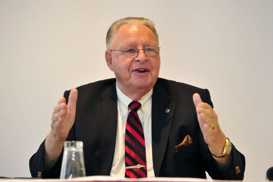 Der Studentenrat der TU Chemnitz fordert Hans Naumanns Rücktritt aus dem Hochschulrat.