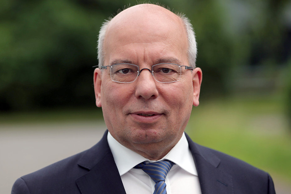Jahrelang hat Rainer Wendt doppelt abkassiert. Das kommt nicht überall gut an!