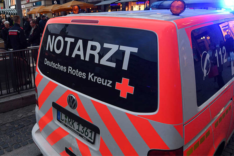 Trotz Wiederbelebungsversuchen verstarb der 58-jährige Lkw-Fahrer an der Unfallstelle (Symbolbild).