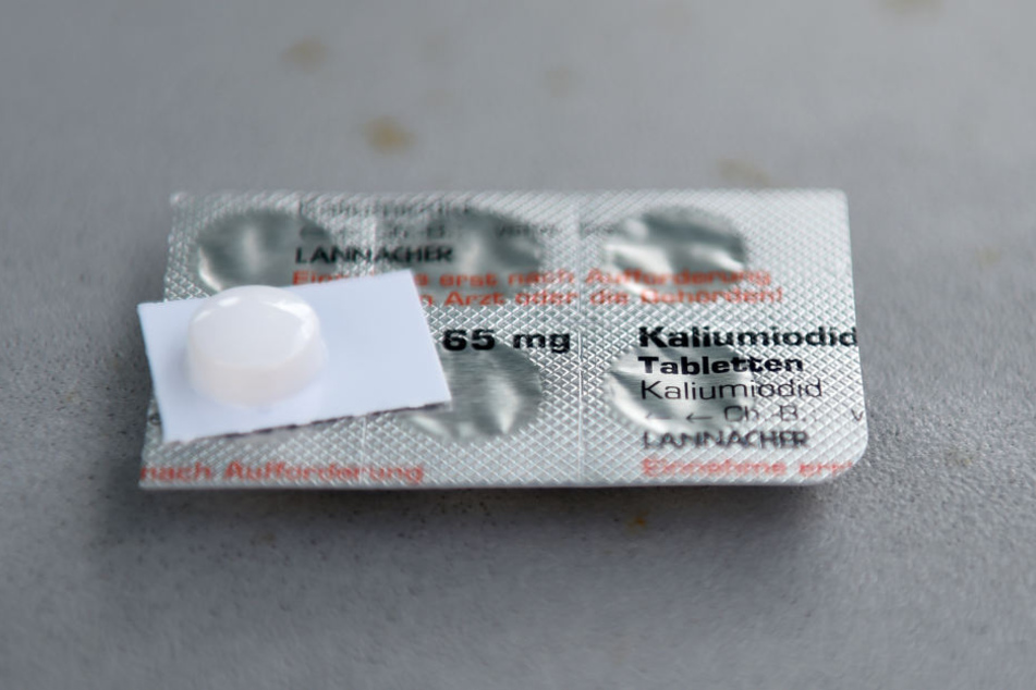 Diese hoch dosierten Jodtabletten werden verteilt.