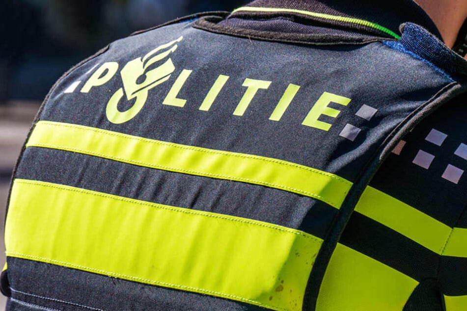Die Polizei errichtete eine Sperrzone um den Zug. (Symbolbild)