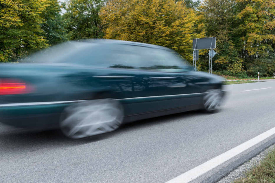 Der Fahrer war in Alsterdorf durch seine überhöhte Geschwindigkeit aufgefallen (Symbolfoto).