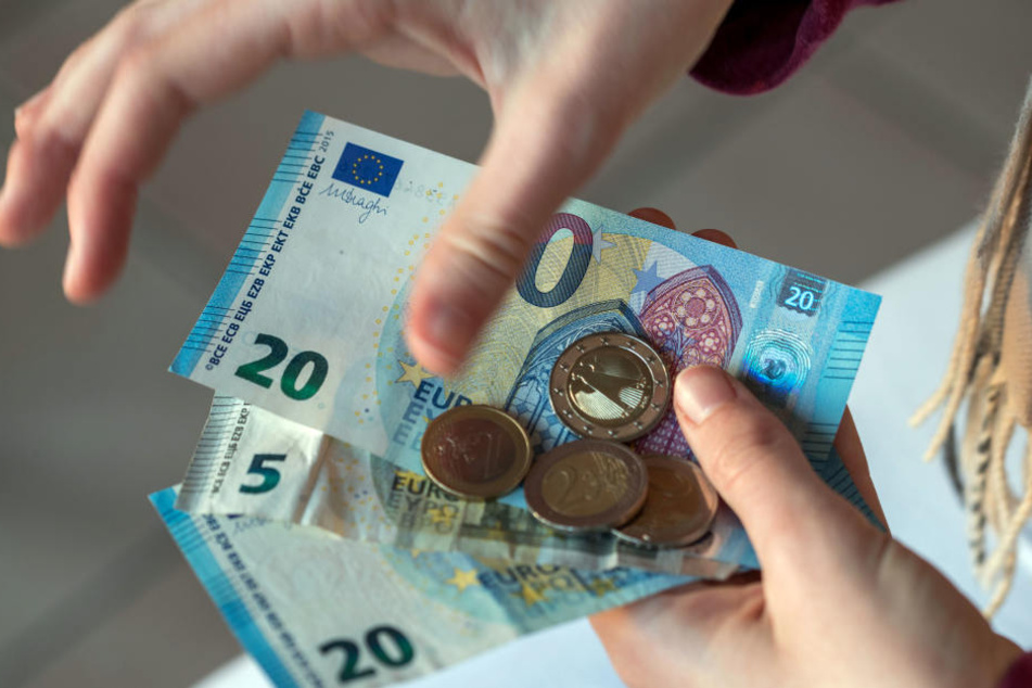 3.306 Euro verdient der Durchschnitts-Arbeitnehmer in NRW pro Monat.