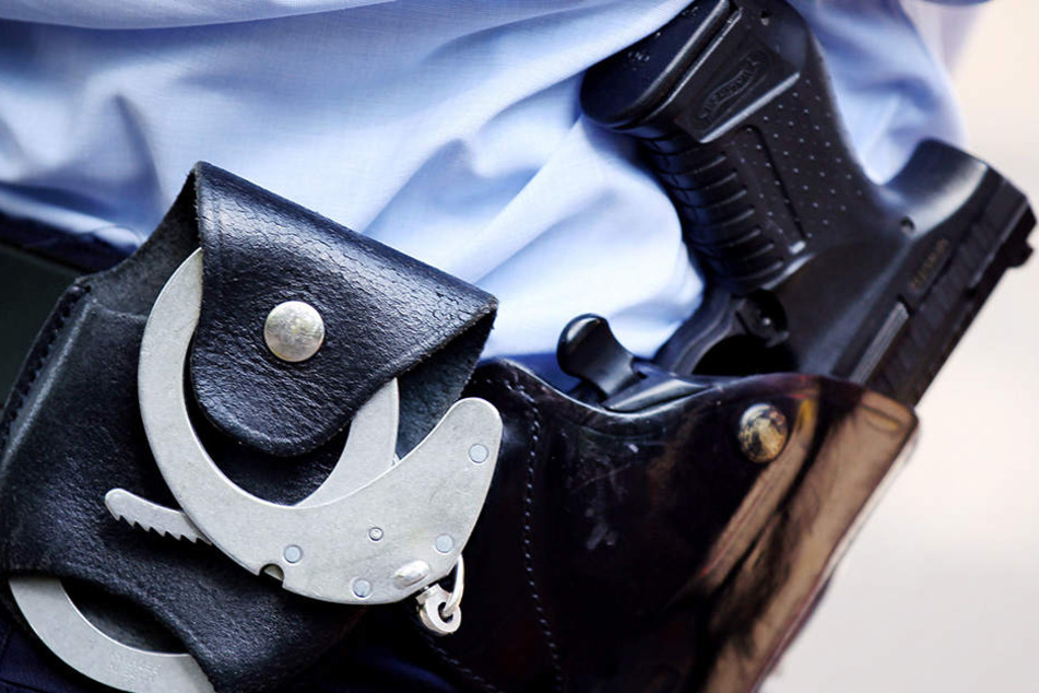 Die Waffe sollte das letzte Mittel eines Polizisten sein, einen Flüchtigen zu stoppen. (Symbolbild)