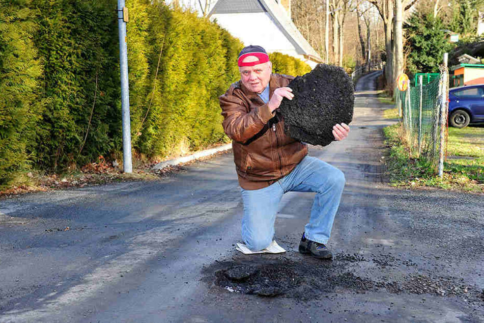 Lothar Lauterbach (75) hofft, dass nach dem Flick-Fehlversuch im Januar die Löcher auf der Zwönitzstraße bald verschwinden.