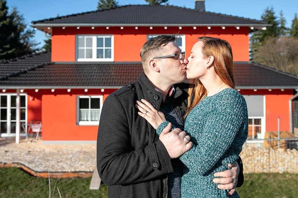 Rico lernte Daniela über seine Facebook-Fanseite kennen. Seit fast einem Jahr sind sie verheiratet.
