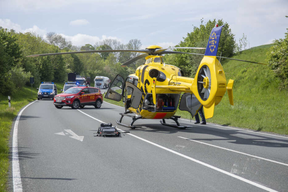 Der Fahrer des Rover musste mit einem Rettungshubschrauber in ein Krankenhaus gebracht werden.