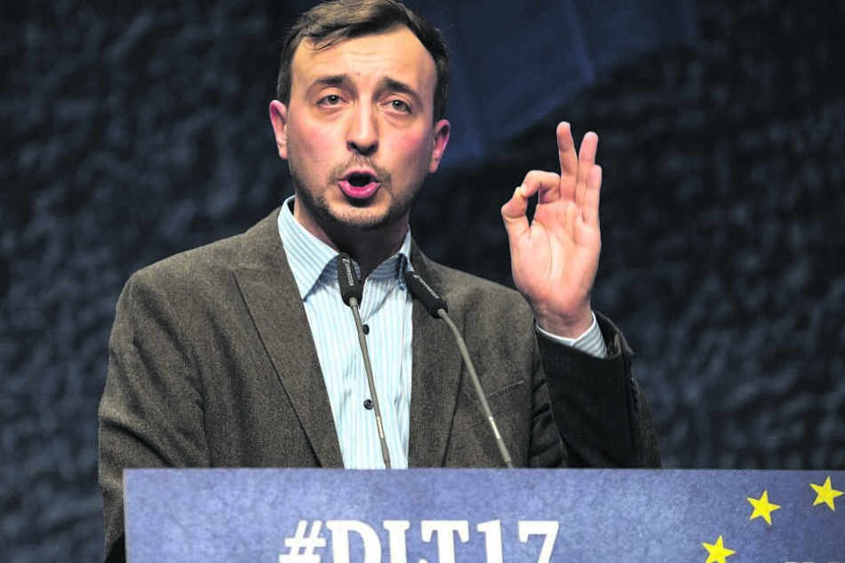 JU-Chef Paul Ziemiak (32) erhöht den Druck auf die Genossen und die eigene Partei: Die GroKo muss bis Weihnachten stehen.