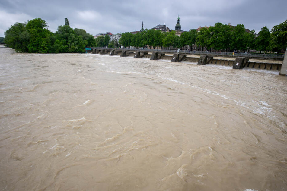 Die Isar führt zurzeit viel Wasser. (Symbolbild)