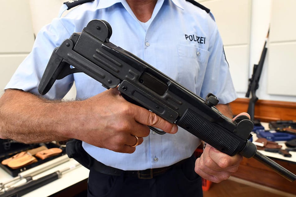 Unter anderem wurde diese Maschinenpistole vom Typ Uzi gefunden.