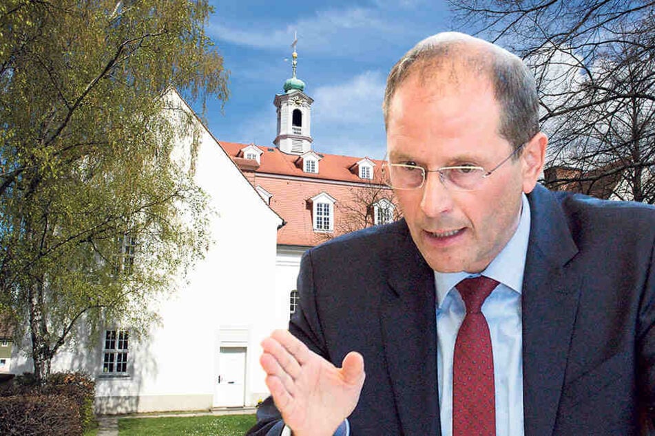 Trotz Kirchenasyl: Innenminister Markus Ulbig (52, CDU) besteht auf der Abschiebung der Familie.