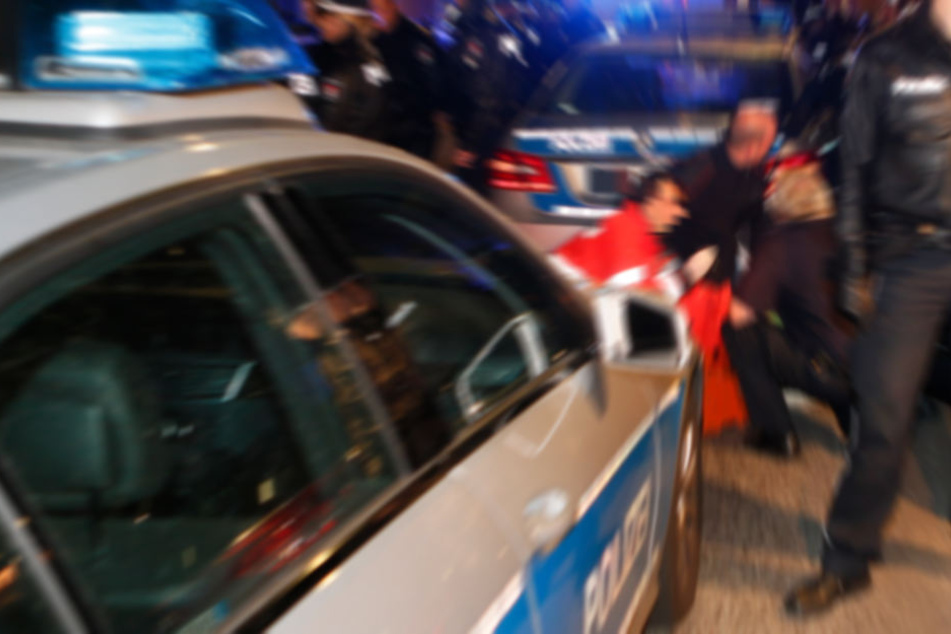 Verletzt wurde bei der anschließenden Rangelei glücklicherweise niemand. (Symbolbild)