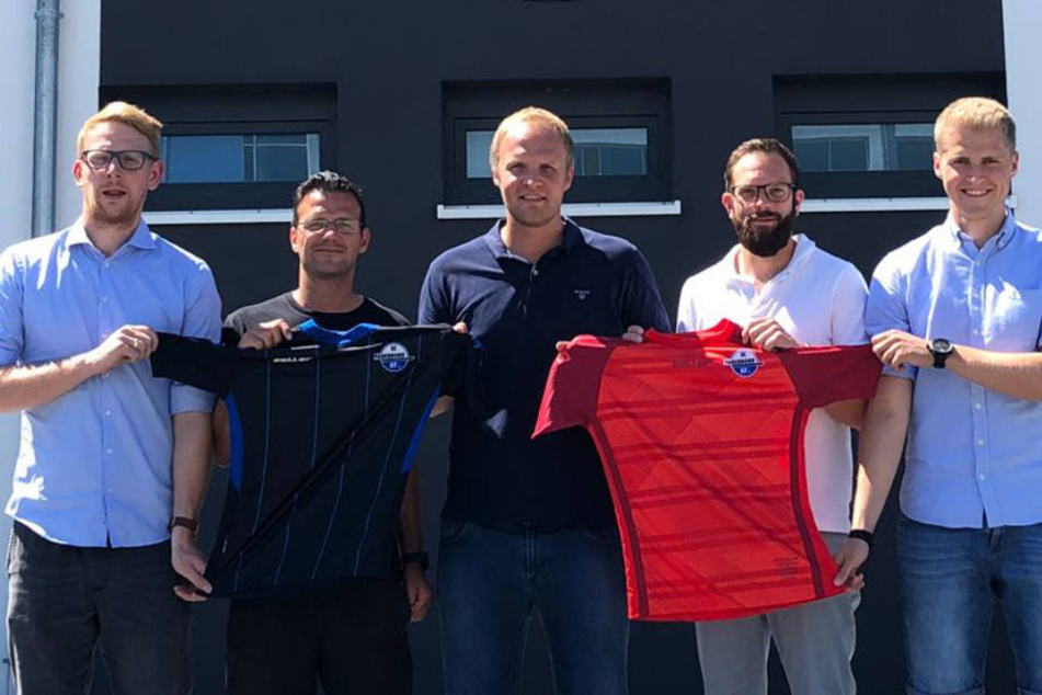 NLZ-Leiter Christoph Müller (mi.) mit den neuen Verantwortlichen Philipp Kaß (Trainer U17 li.), Daniel Langfeld (Train