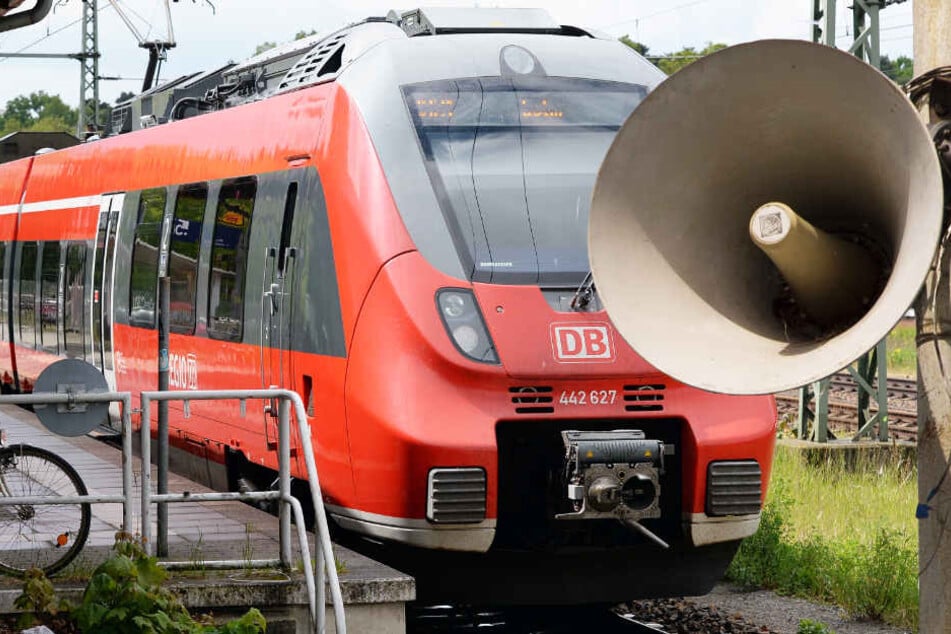 Die automatischen Durchsagen an den Bahnhöfen der Deutschen Bahn sollen eine neue Stimme erhalten (Symbolbild).