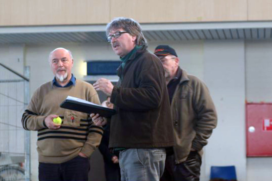 Dr. Georg Paß (links) und Ulf Helming in der Ostwestfalenhalle bei der Verhaltensprüfung in Aktion.