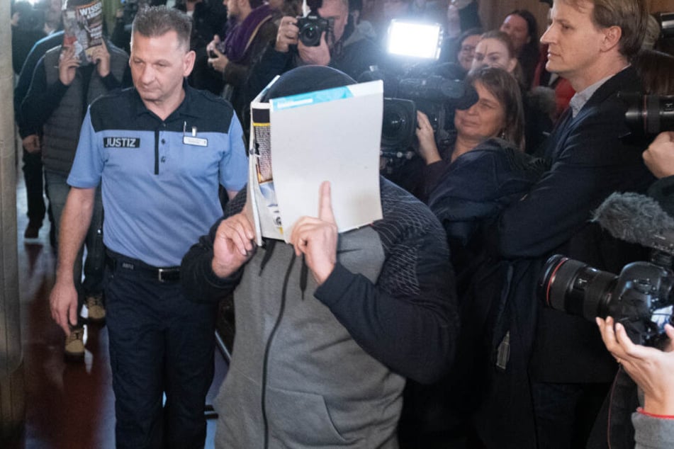 Großer Andrang bein Prozess gegen die vier Angeklagten.