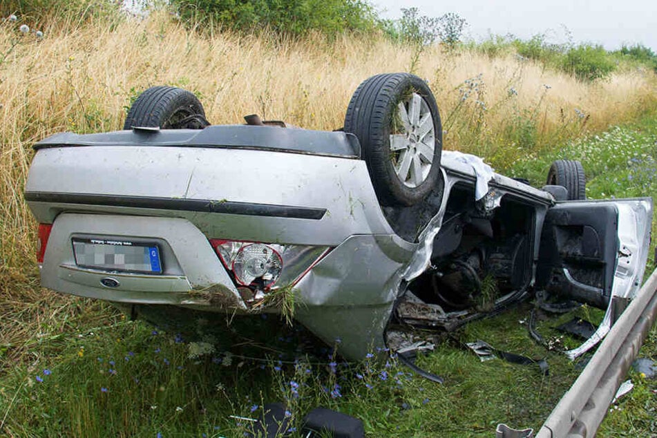 Der Ford wurde bei dem Unfall schwer beschädigt.