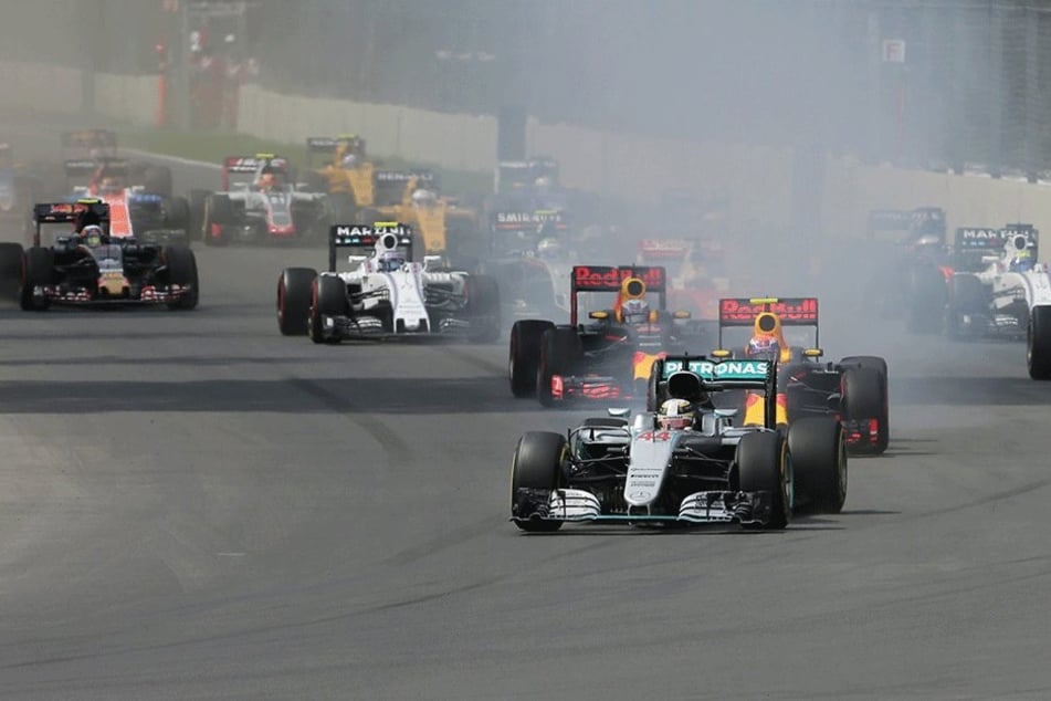 Lewis Hamilton (führend) gewann das Rennen in Mexiko.