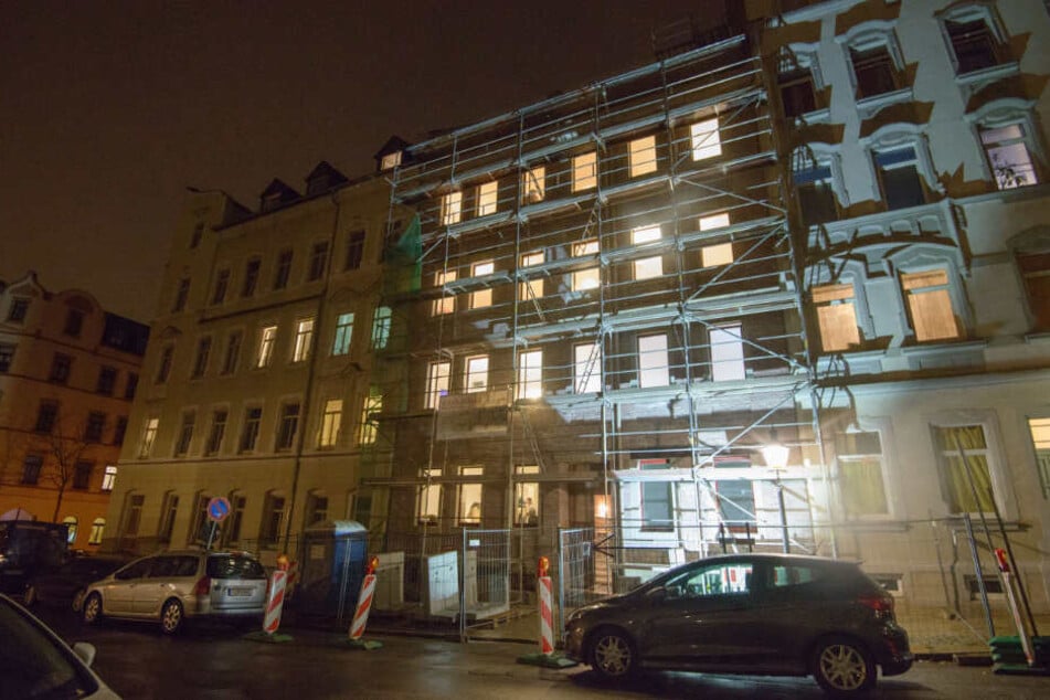 Lichtblick im Dunkeln: Das Gebäude in der Gießerstraße 41 stand fast 30 Jahre lang leer.
