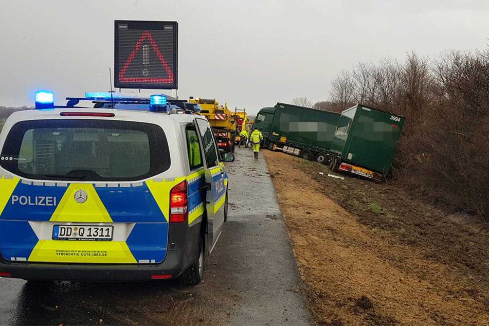 Polizei und Abschleppdienst vor Ort.