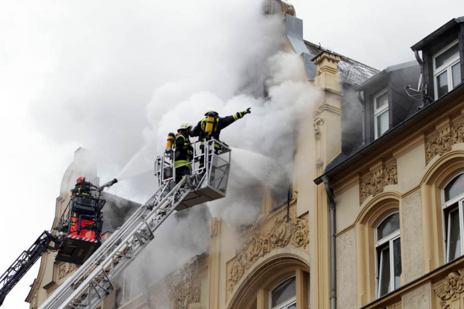 Bei dem Brand in Plauen Anfang Februar sind zwei Menschen ums Leben gekommen. (Archivbild)