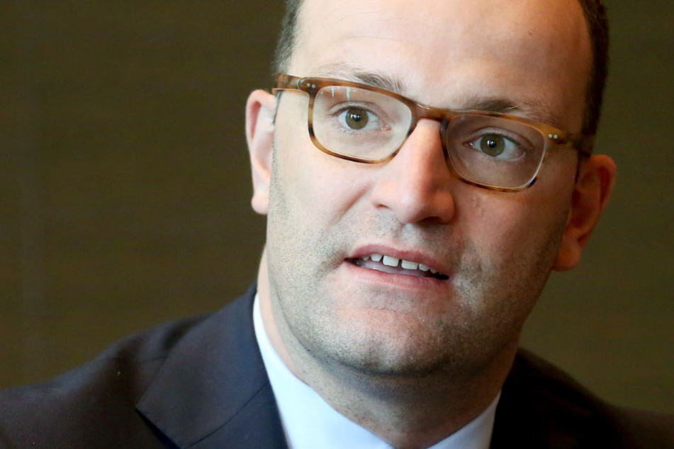 Bundesgesundheitsminister Spahn spricht auf einer Pressekonferenz zu den Ergebnissen der zweitägigen Gesundheitsministerkonferenz.