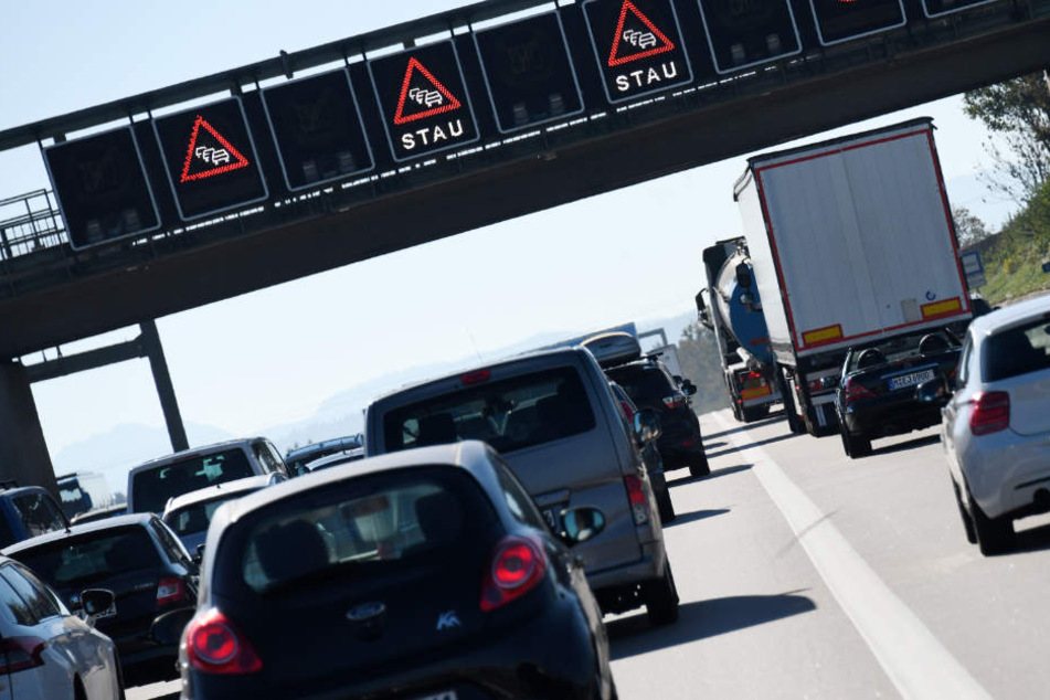 Am Samstagmittag gab es sechs Kilometer Stau. (Symbolbild)