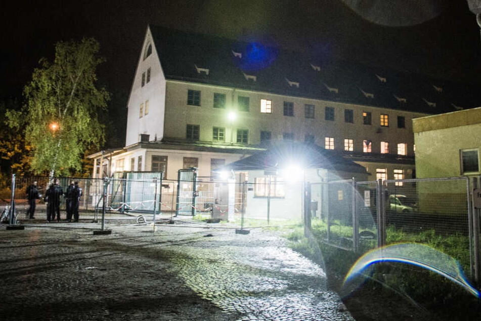 Vor dem Ankerzentrum in Deggendorf ist ein Streit unter rund 30 Personen eskaliert. Nun sitzen zwei Männern im Gefängnis.