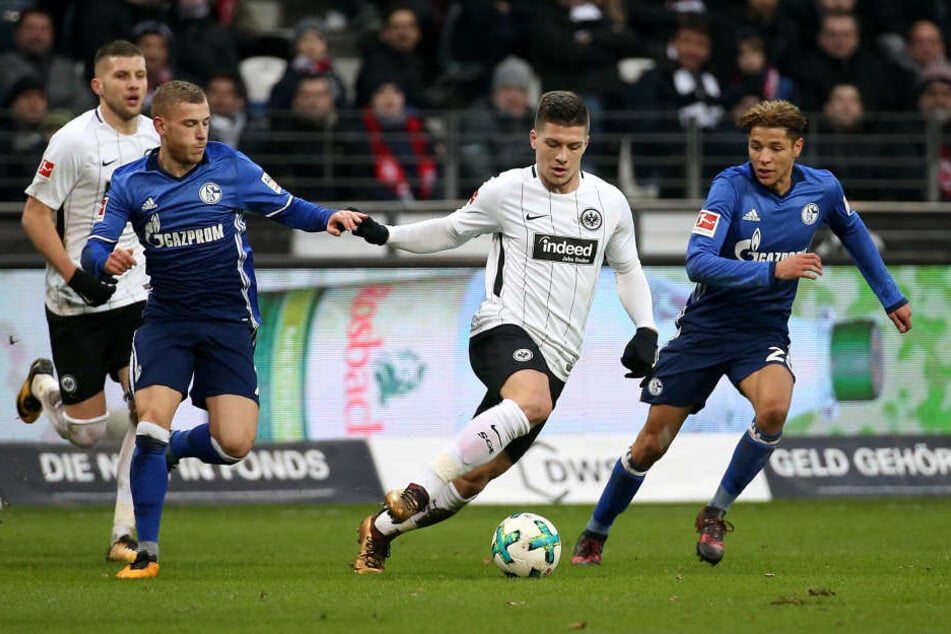 Will auch beim FC Augsburg wieder knipsen: Eintracht-Youngster Luka Jovic (mitte).