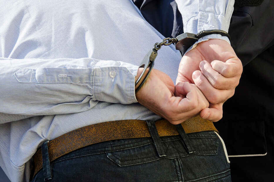 Ein 28-Jähriger wurde von der Polizei festgenommen (Symbolbild).